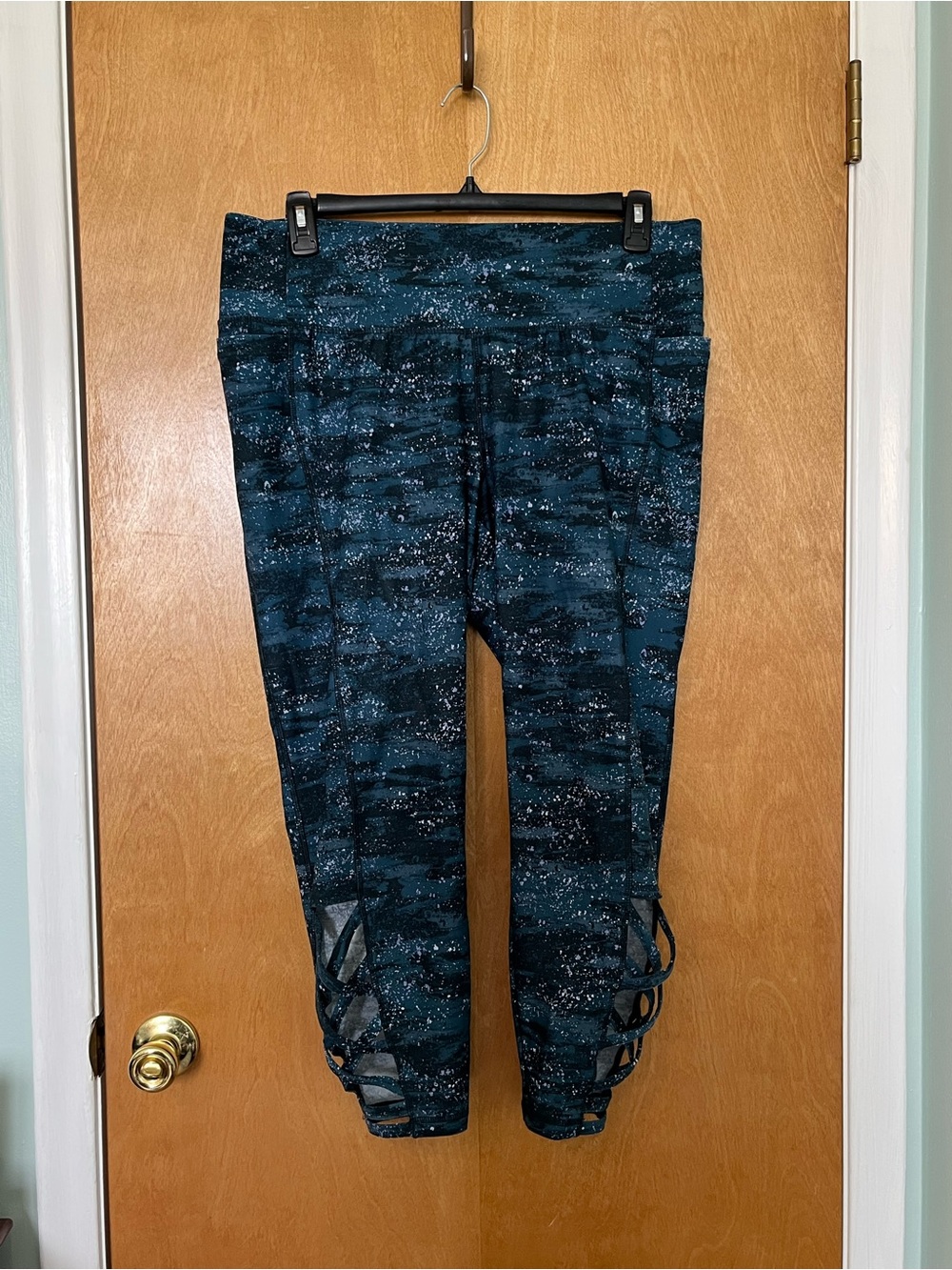 Lane Bryant Livi Active Women’s 18/20 Blue Capri Leggings with Lattice Legs